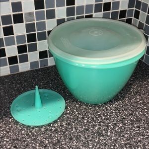 Vintage Tupperware lettuce keeper green